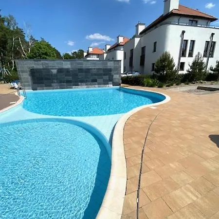 アパート Czarna Perla ロゴボ